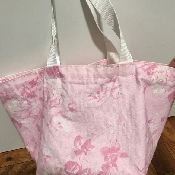 LoveShackFancy x PINK Exclusive NYC Tote Bag - Picture 7 of 8